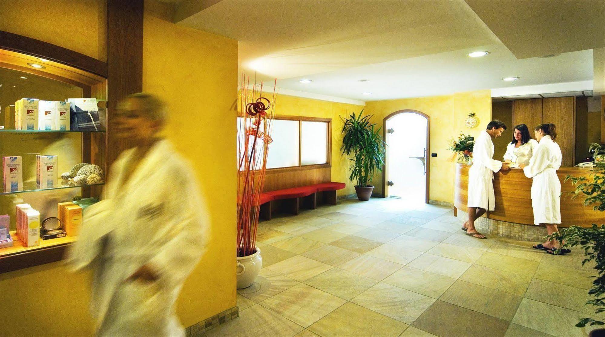 Carlo Magno Hotel Spa Resort Madonna di Campiglio Exterior foto